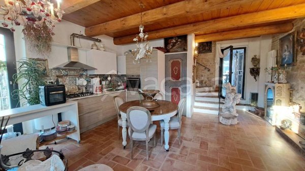 casa indipendente in vendita a Pesaro in zona Candelara