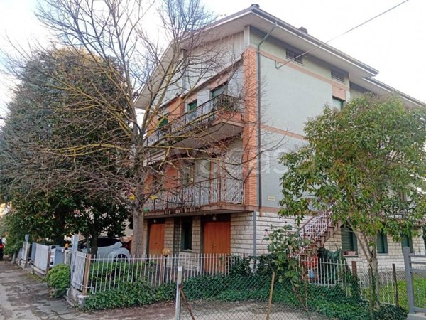 casa indipendente in vendita a Pesaro in zona Novilara