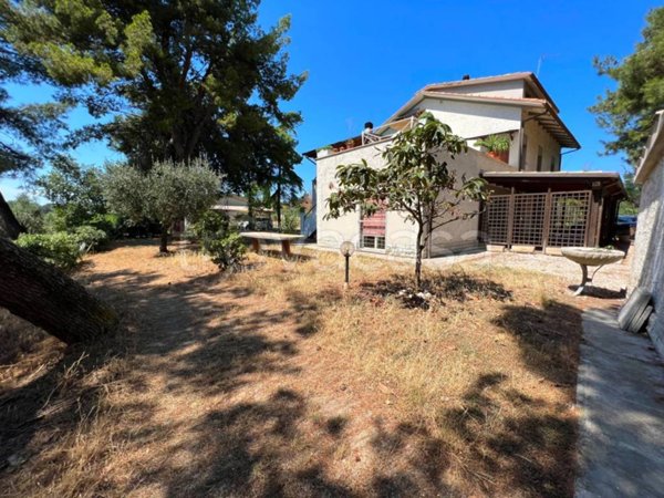 casa indipendente in vendita a Pesaro in zona Trebbiantico