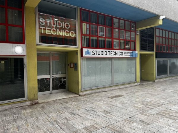 negozio in vendita a Pesaro in zona Centro Città