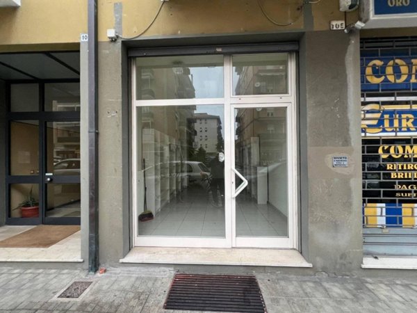 negozio in vendita a Pesaro in zona Pantano