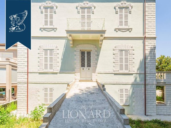 villa in vendita a Pesaro in zona Mare
