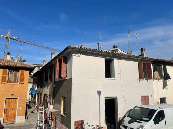 casa indipendente in vendita a Pesaro in zona Porto