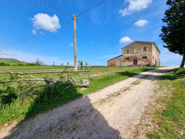 capannone in vendita a Pesaro in zona Borgo Santa Maria