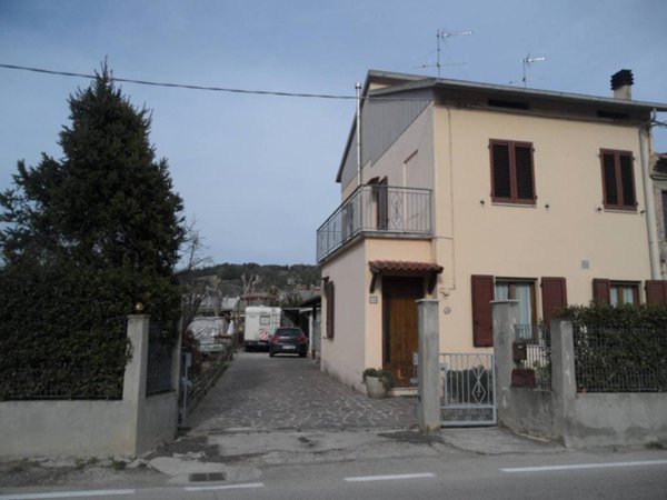 casa indipendente in vendita a Pesaro in zona Cattabrighe