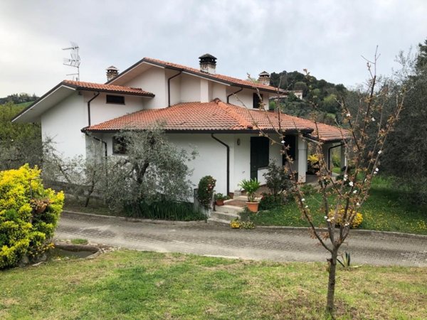 casa indipendente in vendita a Pesaro