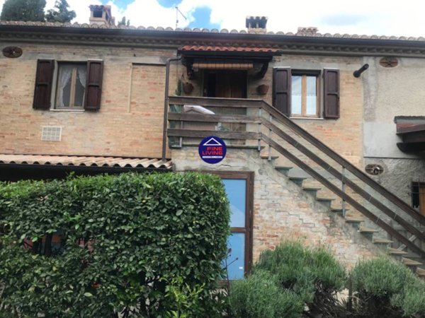 casa indipendente in vendita a Pesaro