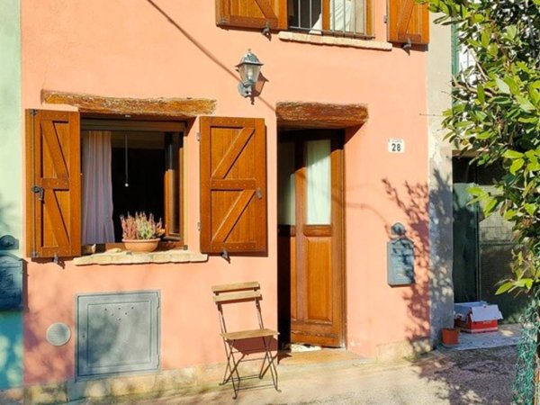 casa indipendente in vendita a Pesaro in zona Novilara