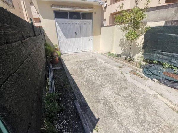 casa semindipendente in vendita a Pesaro in zona Novilara