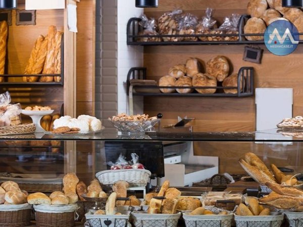 negozio in vendita a Pesaro in zona Centro Città
