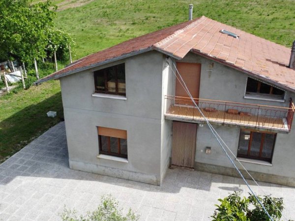 casa indipendente in vendita a Pesaro