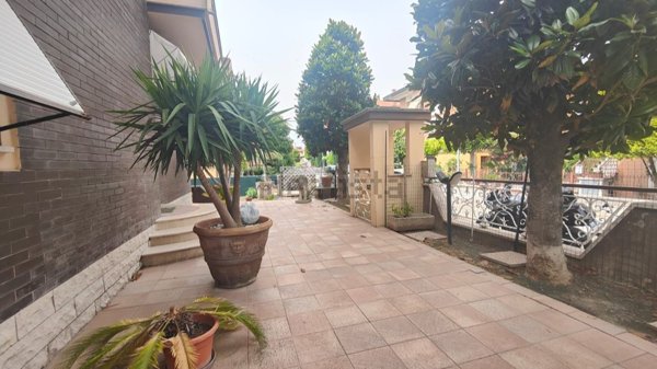 casa indipendente in vendita a Pesaro