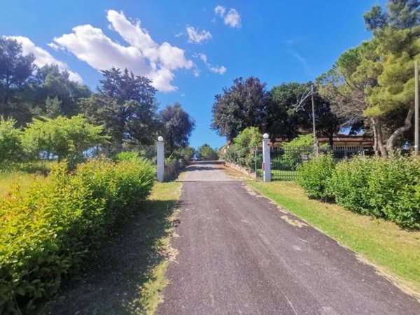 casa indipendente in vendita a Pesaro in zona Novilara