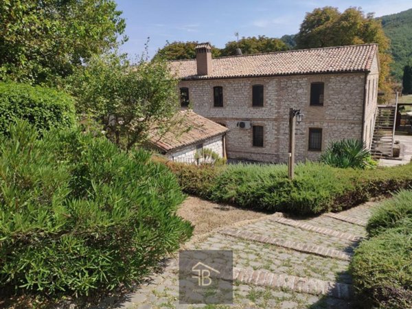 casa indipendente in vendita a Pesaro