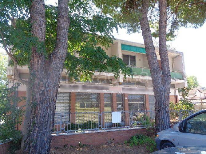 locale commerciale in vendita a Pesaro