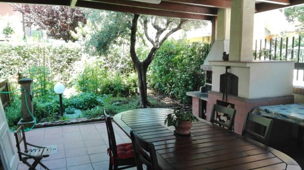 casa indipendente in vendita a Pesaro in zona Vismara