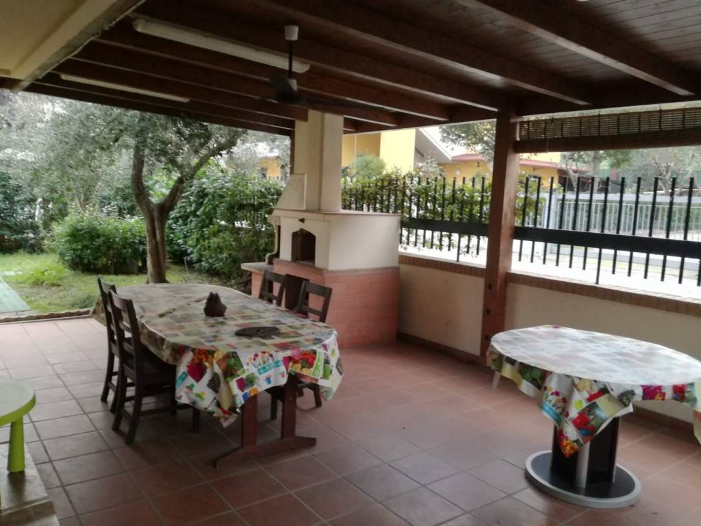 casa indipendente in vendita a Pesaro in zona Vismara