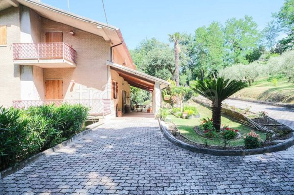 casa indipendente in vendita a Pesaro in zona Novilara