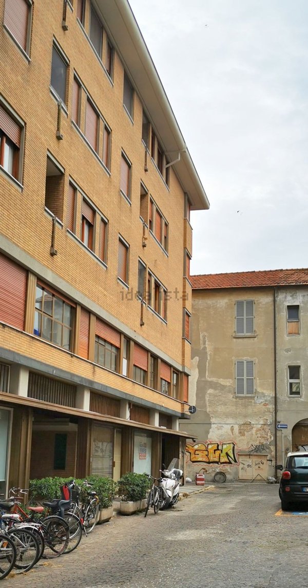 locale commerciale in vendita a Pesaro