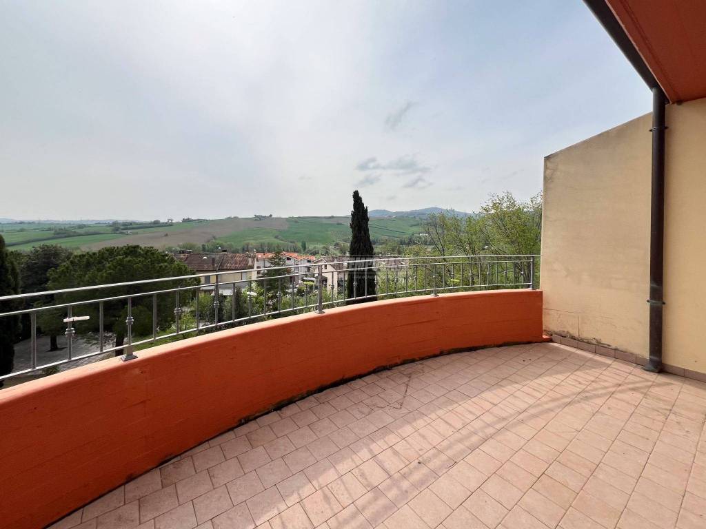 casa indipendente in vendita a Pesaro