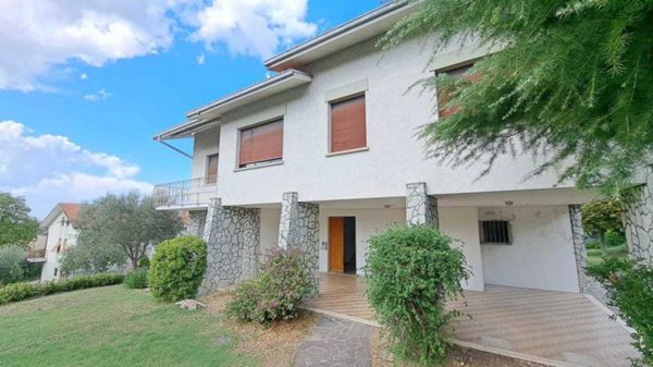 casa indipendente in vendita a Pesaro in zona Centro Città