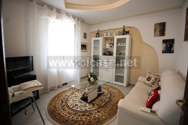 casa indipendente in vendita a Pesaro in zona Case Bruciate