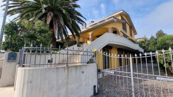 casa indipendente in vendita a Pesaro in zona Mare