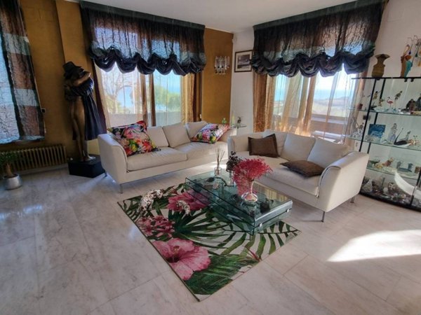 casa indipendente in vendita a Pesaro in zona Trebbiantico