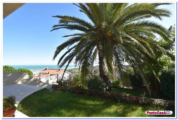 casa indipendente in vendita a Pesaro in zona Mare