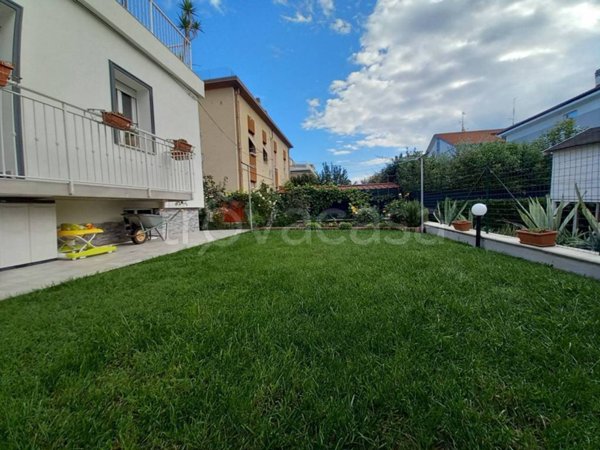 casa indipendente in vendita a Pesaro in zona Case Bruciate