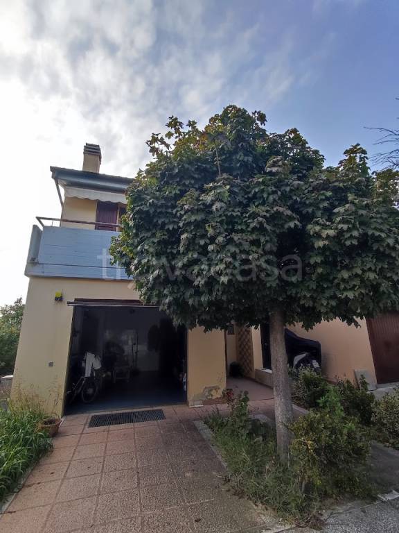 casa indipendente in vendita a Pesaro in zona Candelara