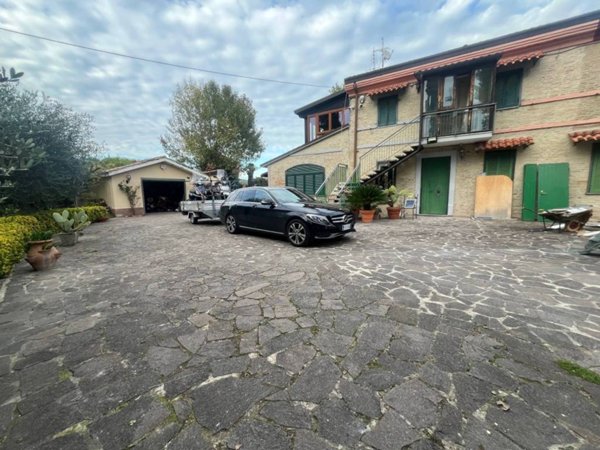 casa indipendente in vendita a Pesaro