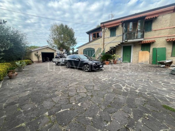 casa indipendente in vendita a Pesaro in zona Santa Veneranda