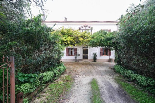 casa indipendente in vendita a Pesaro in zona Tre Ponti