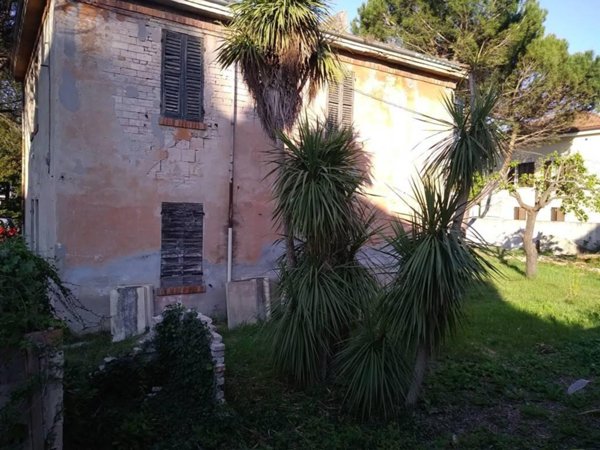 casa indipendente in vendita a Pesaro in zona Novilara