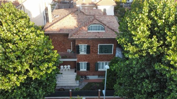 casa indipendente in vendita a Pesaro in zona Mare
