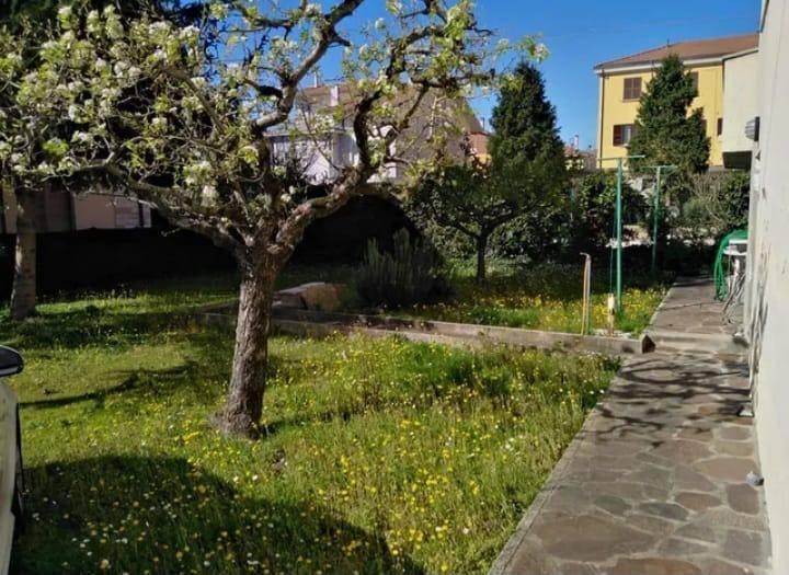casa indipendente in vendita a Pesaro in zona Fabbrecce