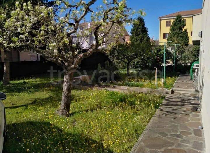 casa indipendente in vendita a Pesaro in zona Fabbrecce