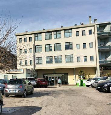 ufficio in vendita a Pesaro in zona Loreto