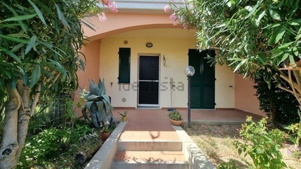 casa indipendente in vendita a Pesaro in zona Villa Betti