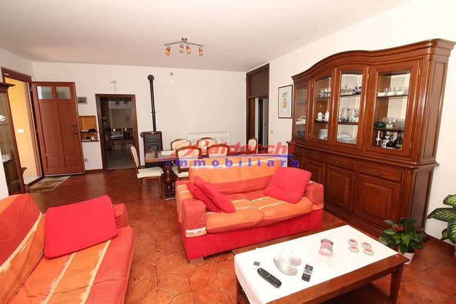 casa indipendente in vendita a Pesaro in zona Novilara