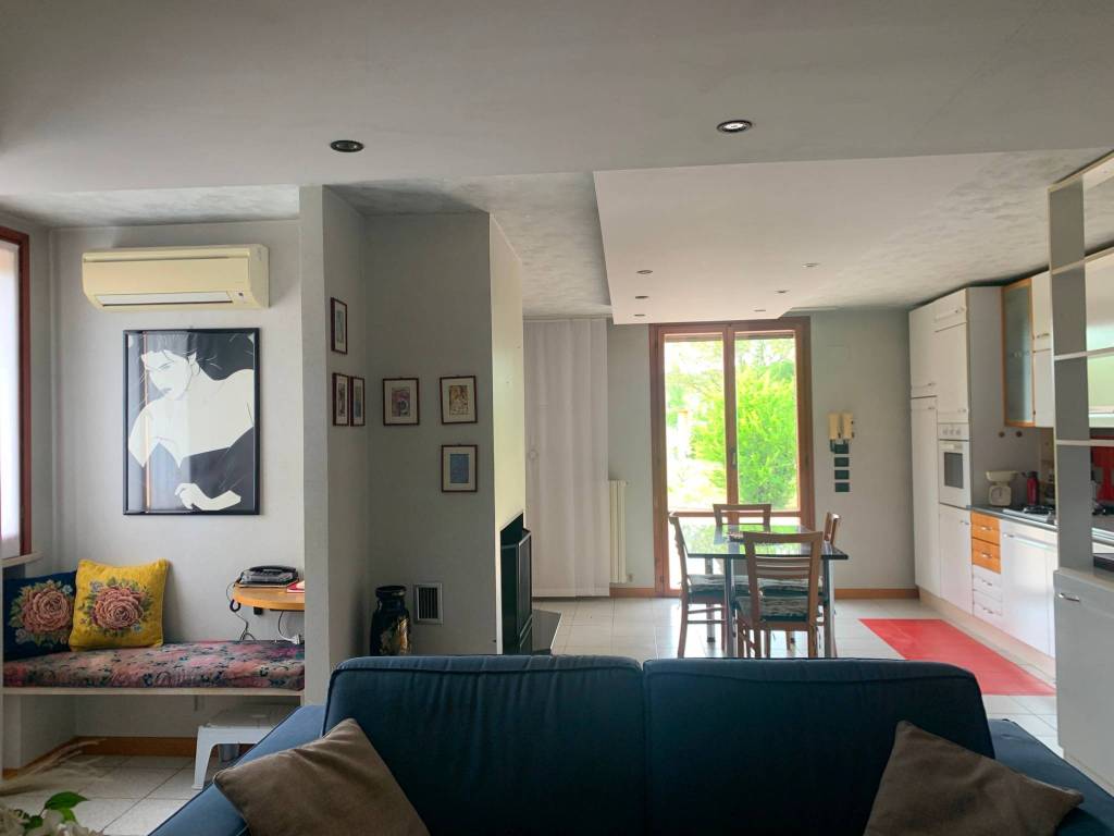 casa indipendente in vendita a Pesaro in zona Villa Fastiggi