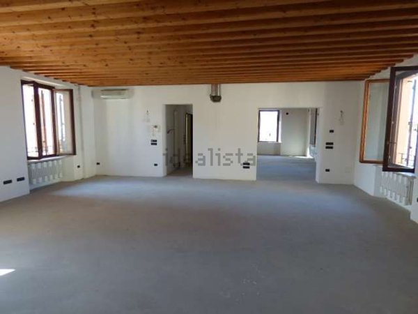 appartamento in vendita a Pesaro in zona Centro Città
