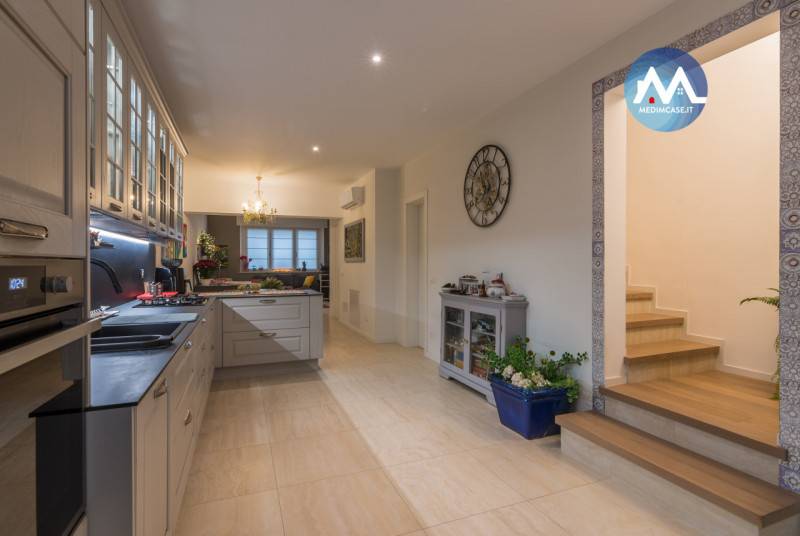 casa indipendente in vendita a Pesaro in zona Mare