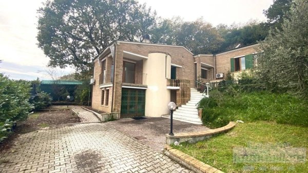 casa indipendente in vendita a Pesaro in zona Montegranaro
