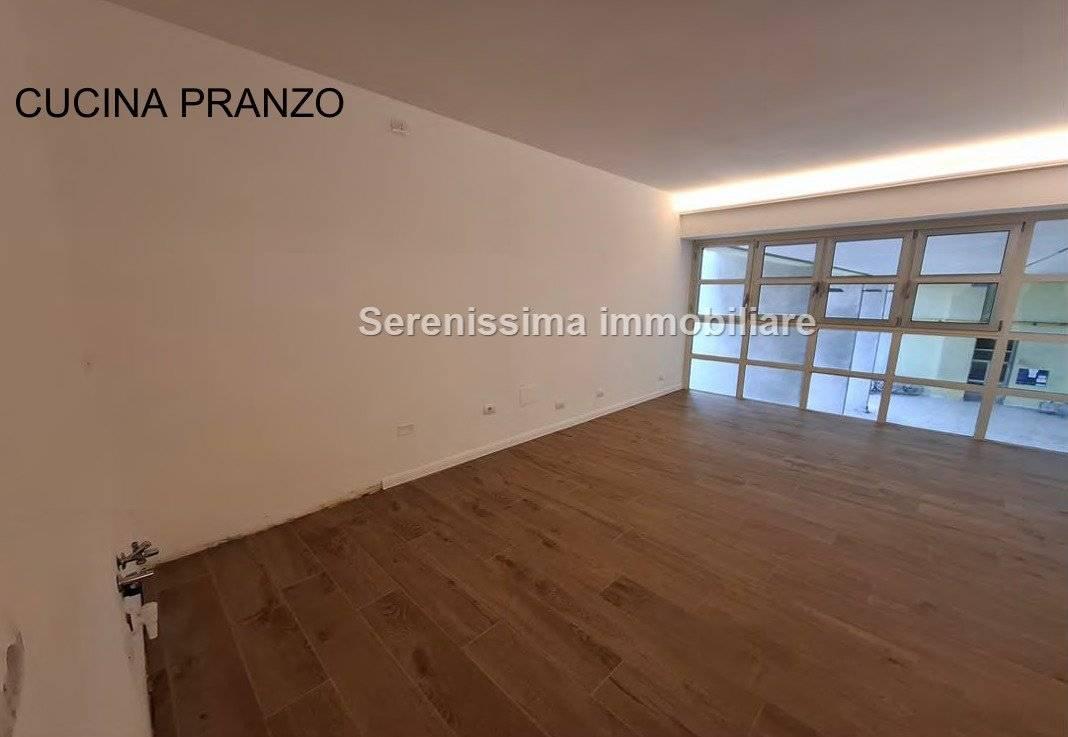 appartamento in vendita a Pesaro in zona Centro Città