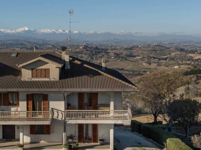casa indipendente in vendita a Pesaro in zona Mare