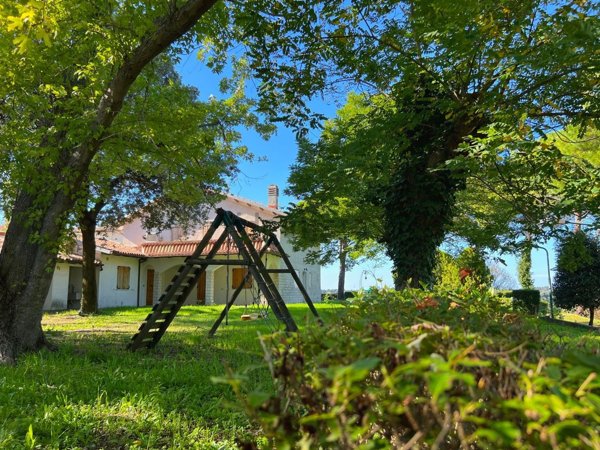 quadrivano in vendita a Pesaro in zona Tresole