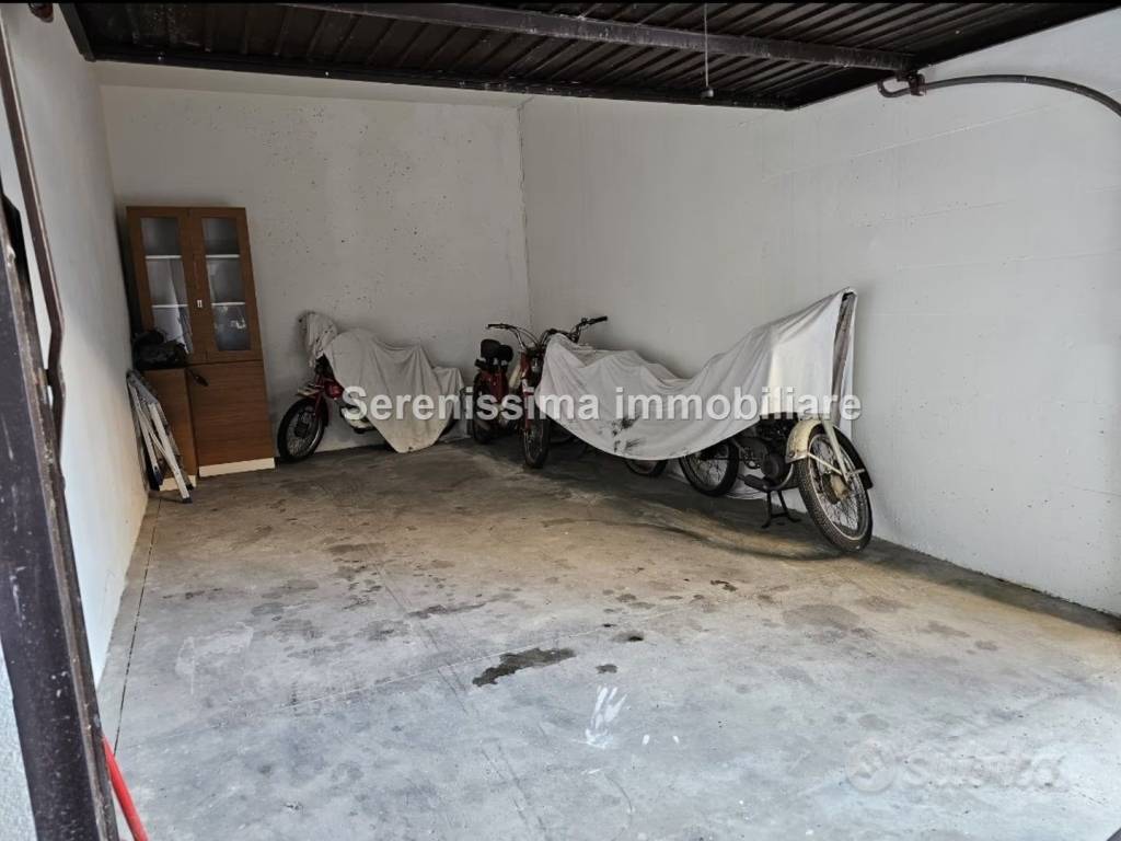 locale di sgombero in vendita a Pesaro in zona Tre Ponti