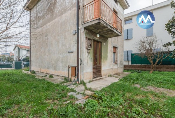casa indipendente in vendita a Pesaro in zona Villa Fastiggi